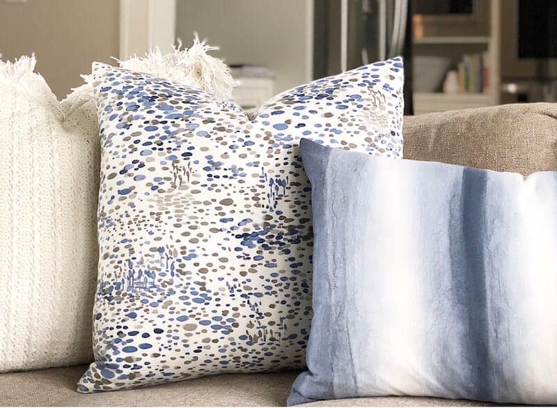 throw pillows blue and white